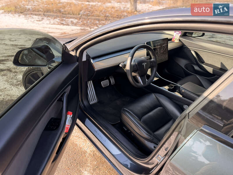 Седан Tesla Model 3 2019 в Кропивницком