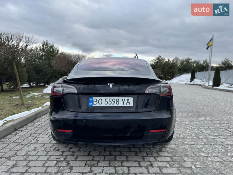Седан Tesla Model 3 2018 в Львові