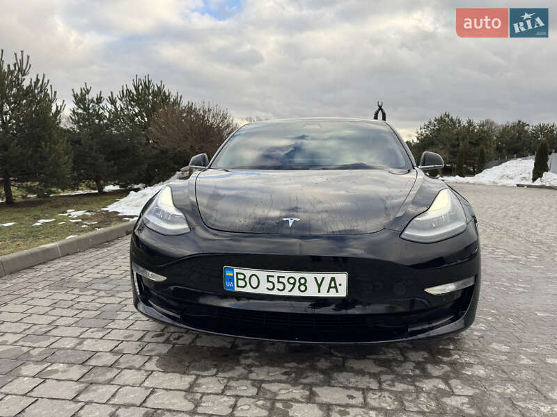 Седан Tesla Model 3 2018 в Львові