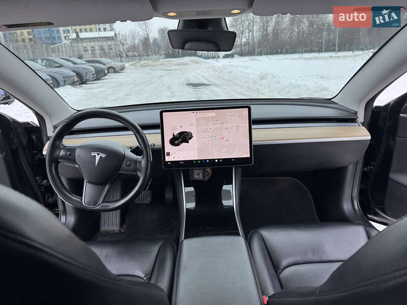 Седан Tesla Model 3 2018 в Львові