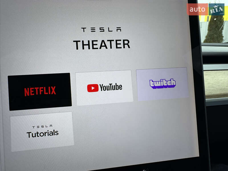 Седан Tesla Model 3 2018 в Львові