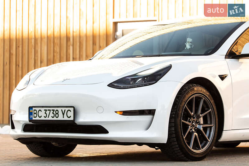 Седан Tesla Model 3 2022 в Львові
