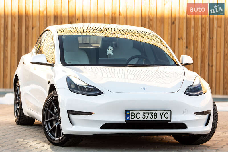 Седан Tesla Model 3 2022 в Львові