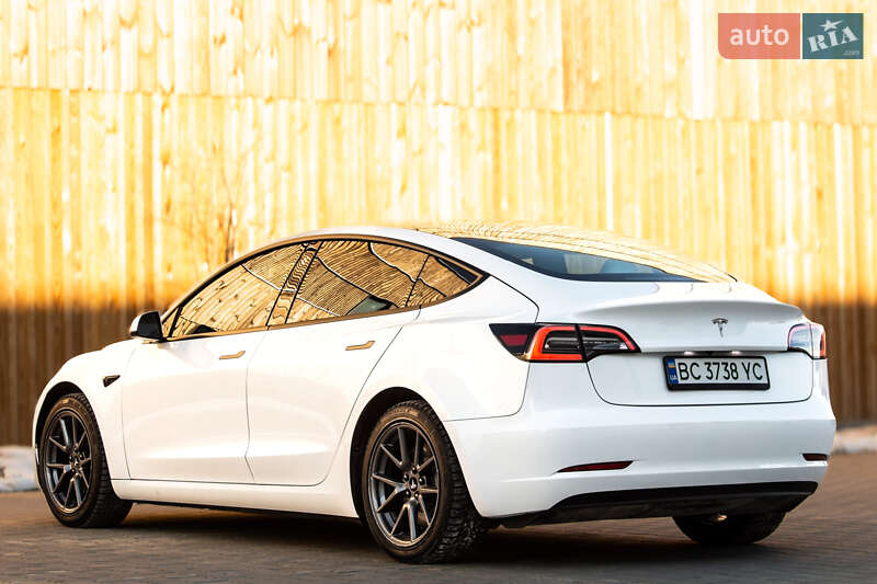 Седан Tesla Model 3 2022 в Львові