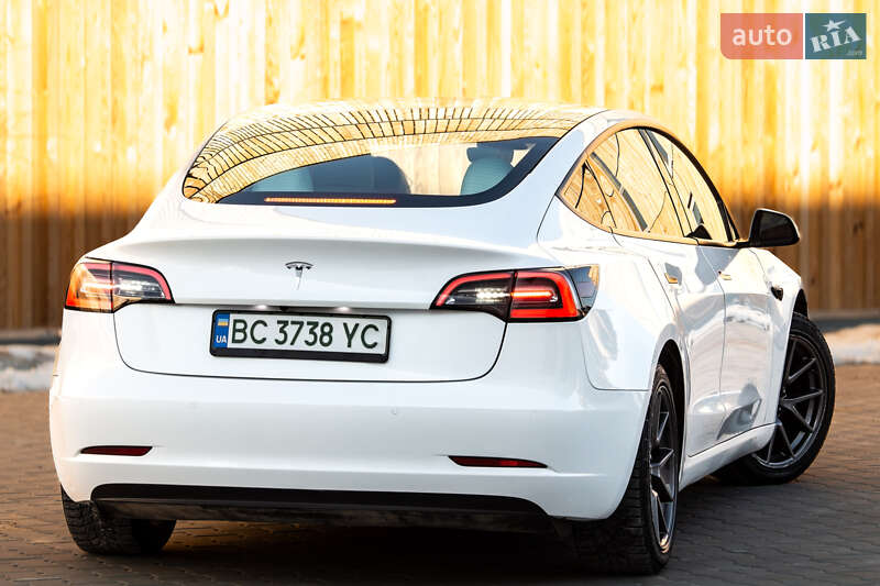 Седан Tesla Model 3 2022 в Львові
