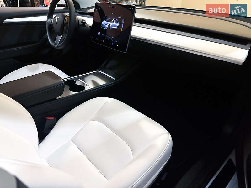 Седан Tesla Model 3 2022 в Львові