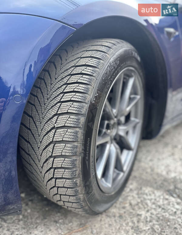 Седан Tesla Model 3 2022 в Днепре