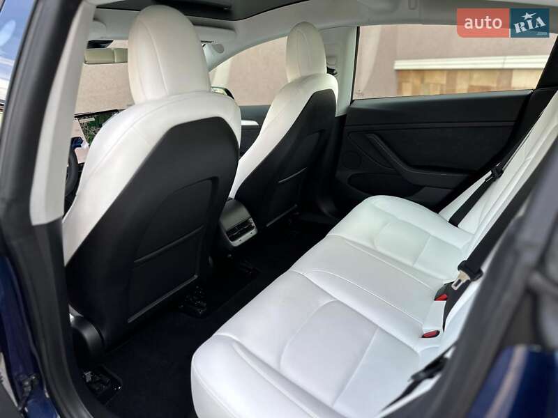 Седан Tesla Model 3 2021 в Одессе