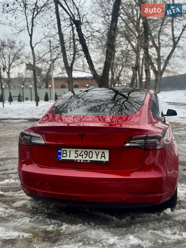 Седан Tesla Model 3 2022 в Кременчуге