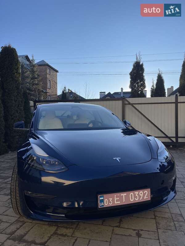 Седан Tesla Model 3 2018 в Львове