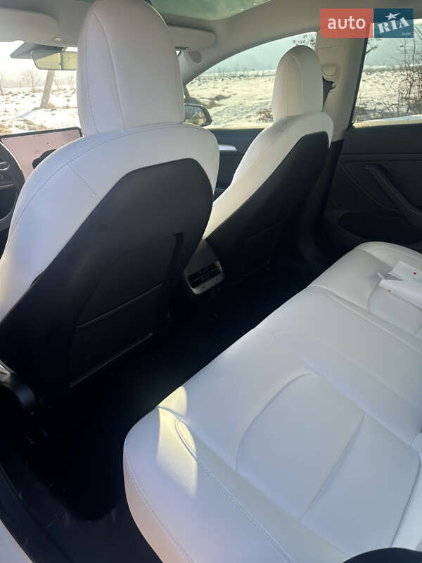 Седан Tesla Model 3 2022 в Ивано-Франковске