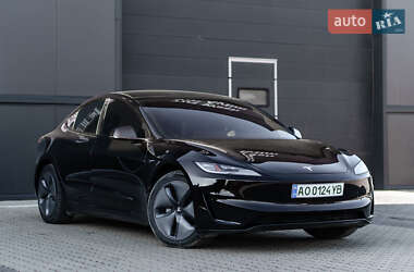 Седан Tesla Model 3 2025 в Ужгороде