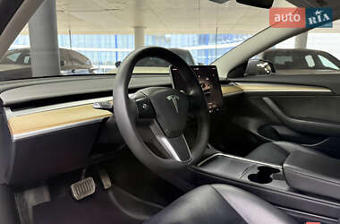 Седан Tesla Model 3 2023 в Одессе