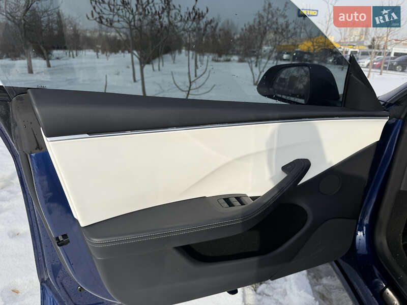 Седан Tesla Model 3 2023 в Киеве