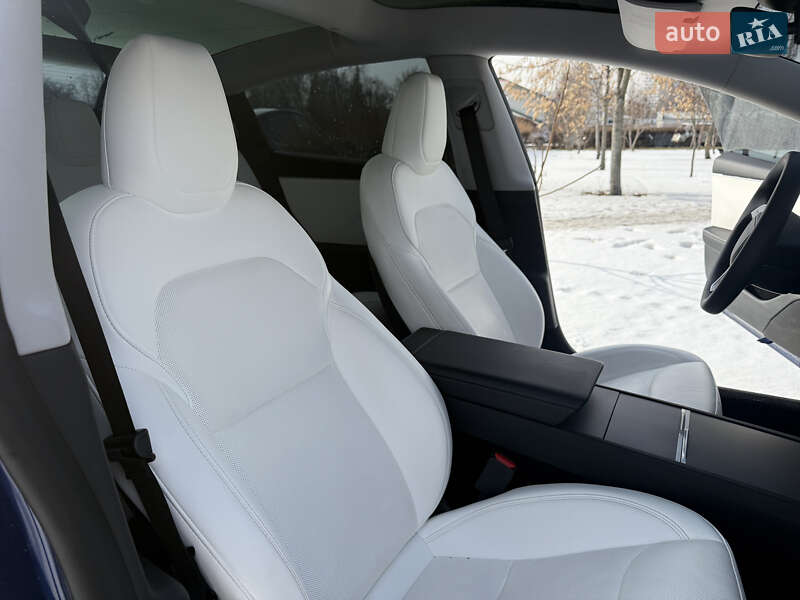 Седан Tesla Model 3 2023 в Киеве