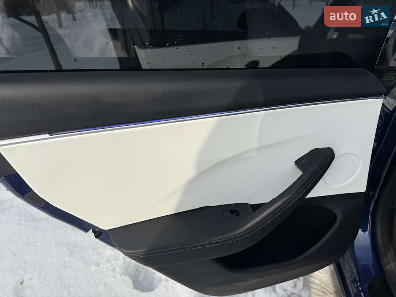 Седан Tesla Model 3 2023 в Киеве