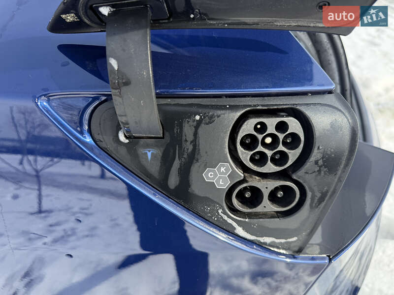 Седан Tesla Model 3 2023 в Киеве