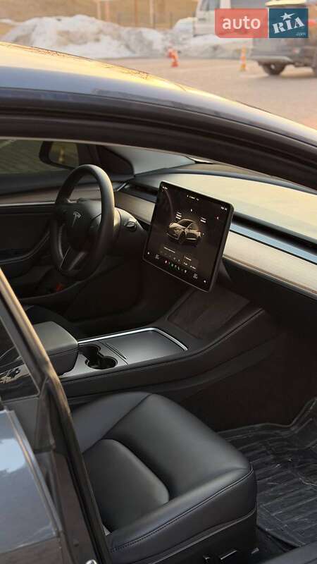 Седан Tesla Model 3 2023 в Львові