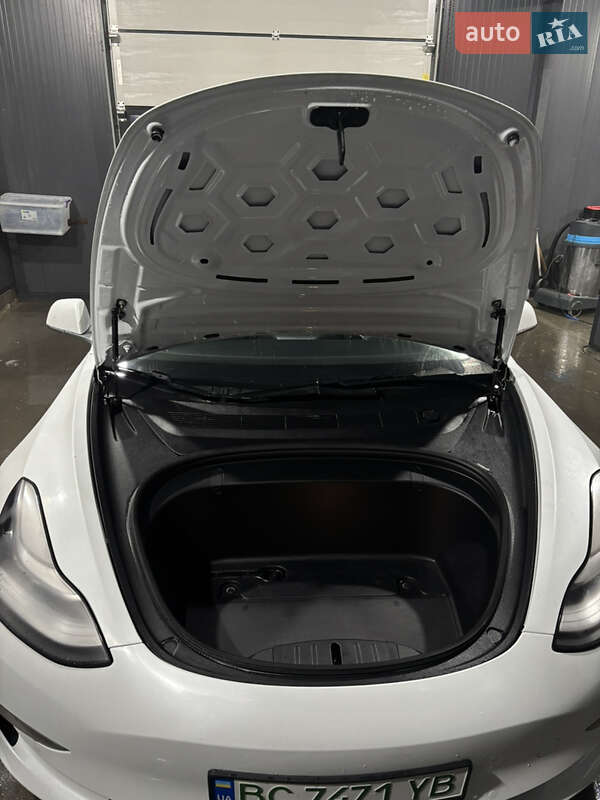 Седан Tesla Model 3 2019 в Каменке-Бугской