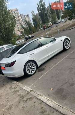 Седан Tesla Model 3 2021 в Киеве