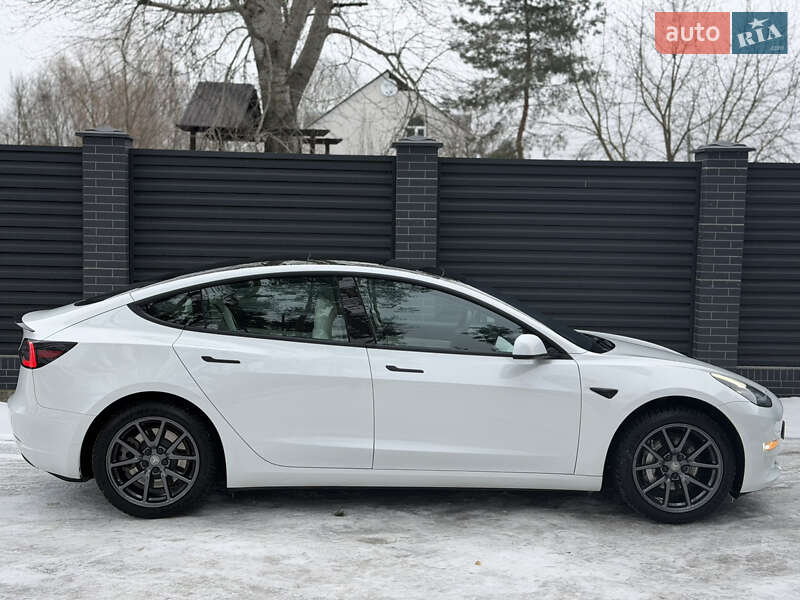 Седан Tesla Model 3 2019 в Виннице