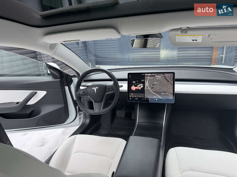 Седан Tesla Model 3 2019 в Виннице