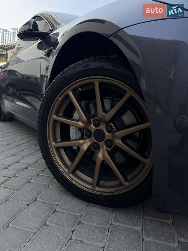 Седан Tesla Model 3 2019 в Ивано-Франковске
