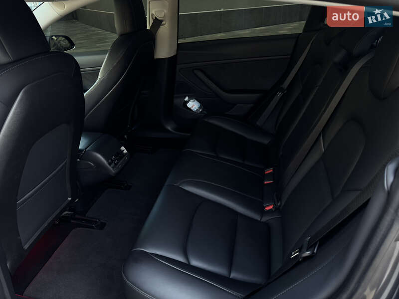 Седан Tesla Model 3 2019 в Івано-Франківську