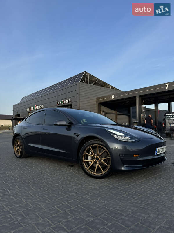 Седан Tesla Model 3 2019 в Ивано-Франковске
