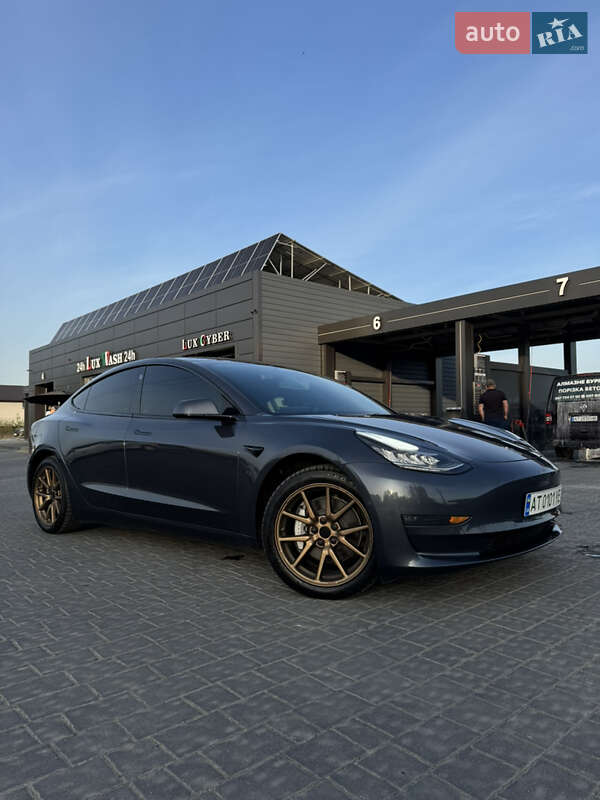 Седан Tesla Model 3 2019 в Ивано-Франковске