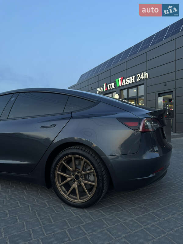 Седан Tesla Model 3 2019 в Ивано-Франковске