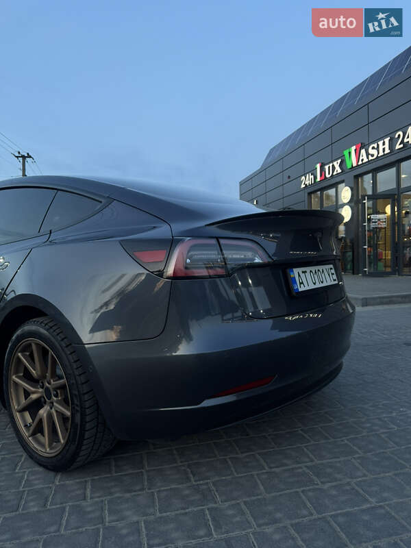 Седан Tesla Model 3 2019 в Ивано-Франковске
