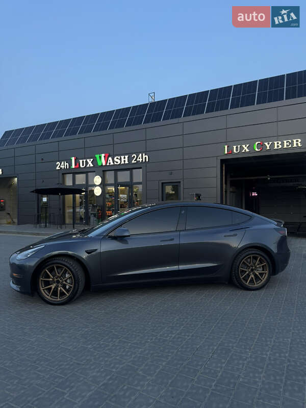 Седан Tesla Model 3 2019 в Івано-Франківську
