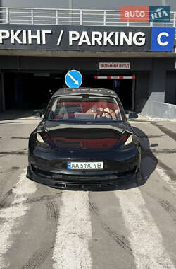 Седан Tesla Model 3 2018 в Києві