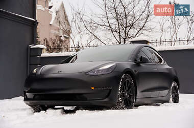 Седан Tesla Model 3 2021 в Киеве