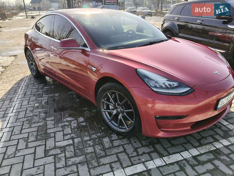 Седан Tesla Model 3 2018 в Луцьку