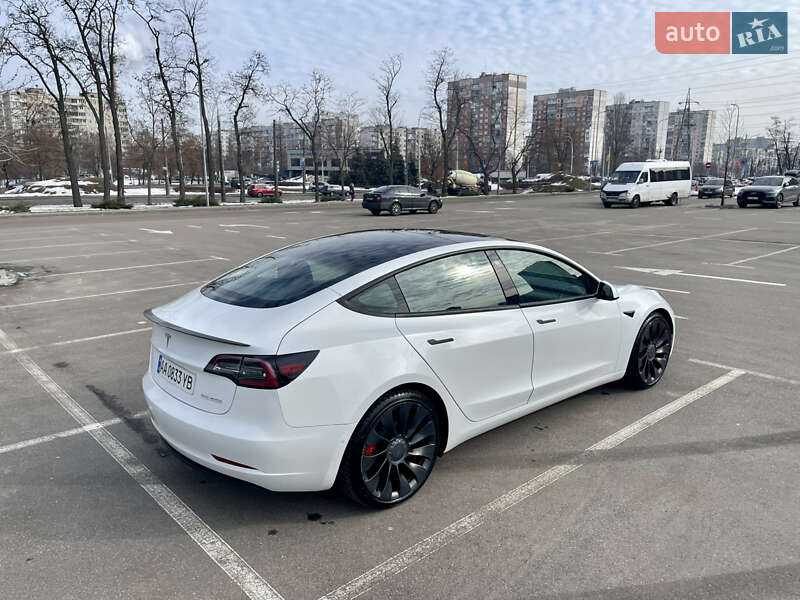 Седан Tesla Model 3 2021 в Киеве