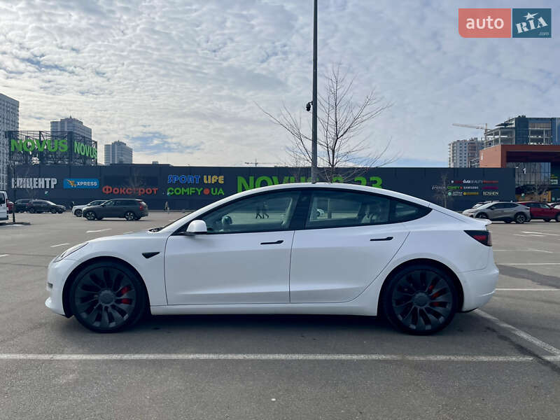 Седан Tesla Model 3 2021 в Киеве