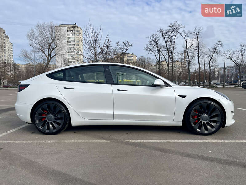 Седан Tesla Model 3 2021 в Киеве