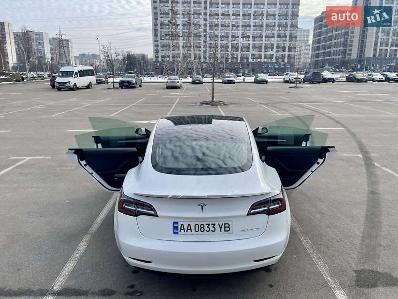 Седан Tesla Model 3 2021 в Киеве
