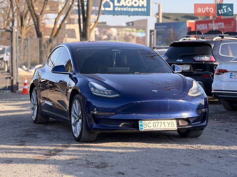 Седан Tesla Model 3 2018 в Львове