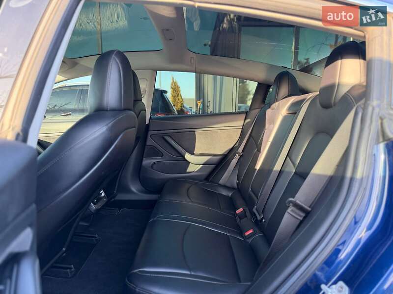 Седан Tesla Model 3 2018 в Львове