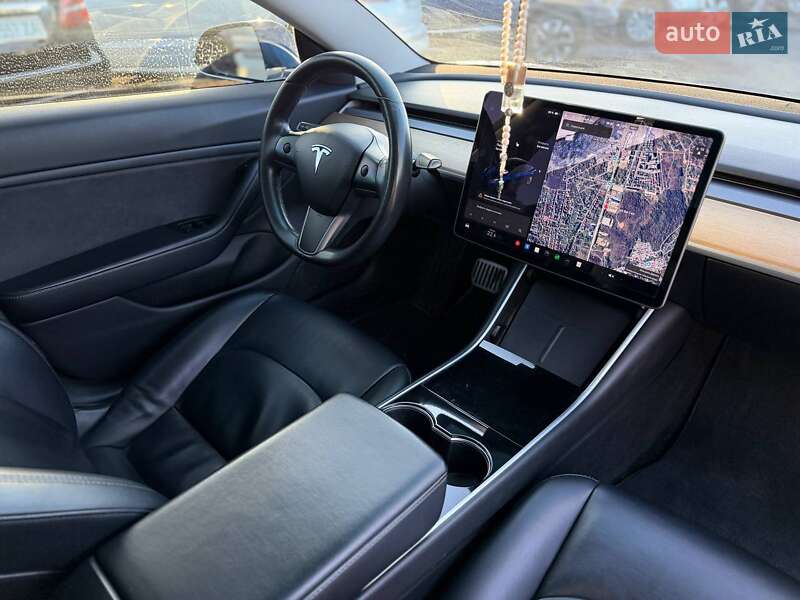 Седан Tesla Model 3 2018 в Львове