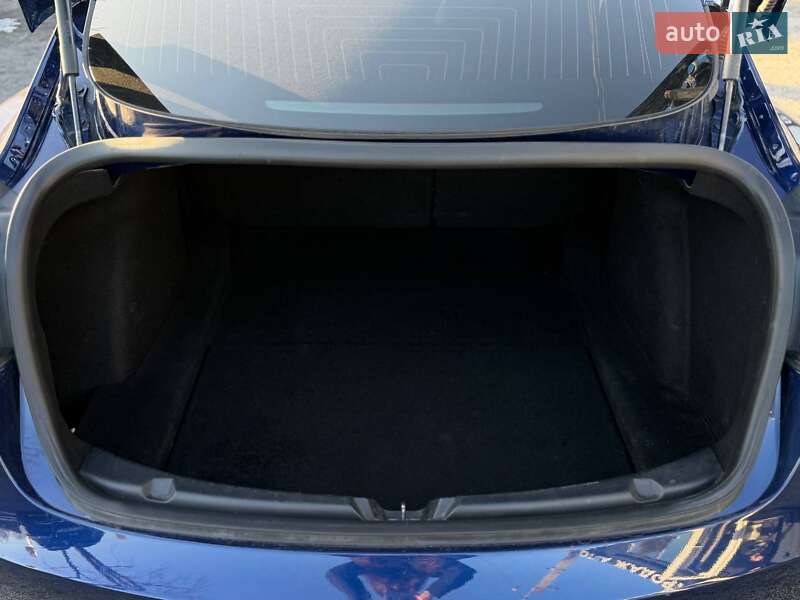Седан Tesla Model 3 2018 в Львове