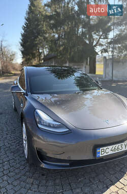 Седан Tesla Model 3 2019 в Сваляве