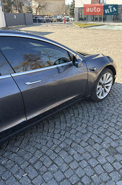 Седан Tesla Model 3 2019 в Сваляве