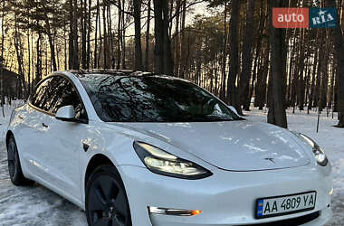 Седан Tesla Model 3 2021 в Киеве