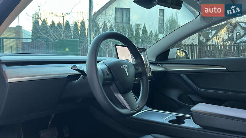 Седан Tesla Model 3 2021 в Києві