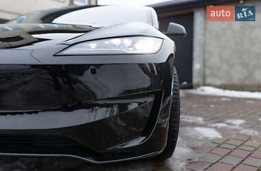 Седан Tesla Model 3 2024 в Самборі