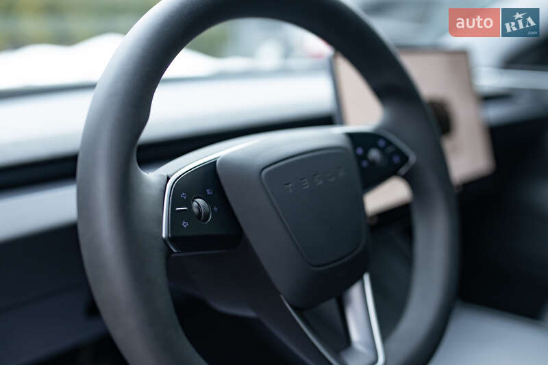 Седан Tesla Model 3 2024 в Самборі